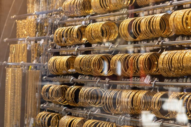 الذهب المستعمل يشمل أي مشغولات ذهبية تم اقتناؤها وارتداؤها سابقًا ثم عرضت للبيع مجددًا كقطع مستعملة.