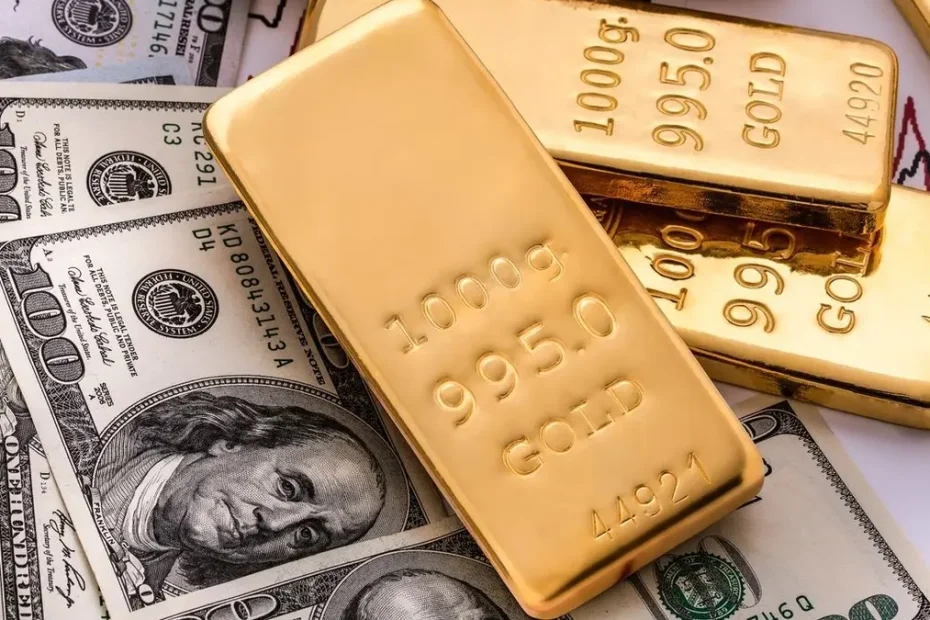 الذهب والدولار الأمريكي يُعدّان من أهم الأصول المالية التي يوليها المستثمرون اهتمامًا خاصًا عند تحليل الأسواق.